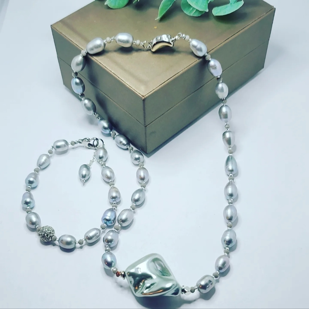 Grey Pearl set